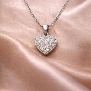 silver-heart-pendant-necklace